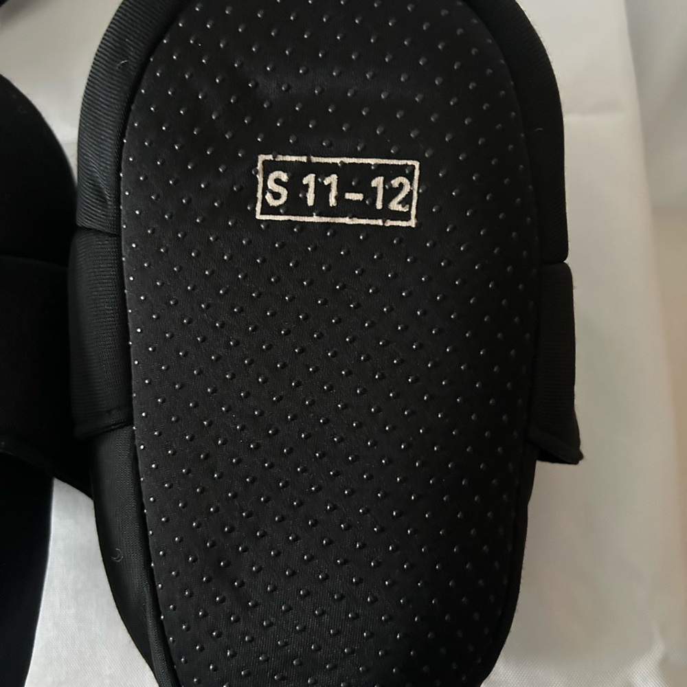 Star Wars Darth Vader Slippers and Pillow Set, Kids Size 11-12 - New W/out Tags - Picture 5 of 10